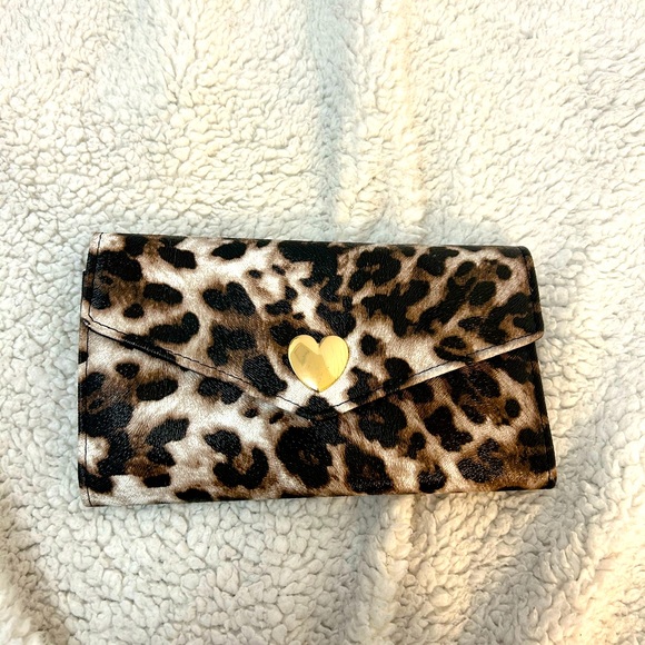 Ardene Cheetah Print Faux Leather Wallet - Picture 1 of 2